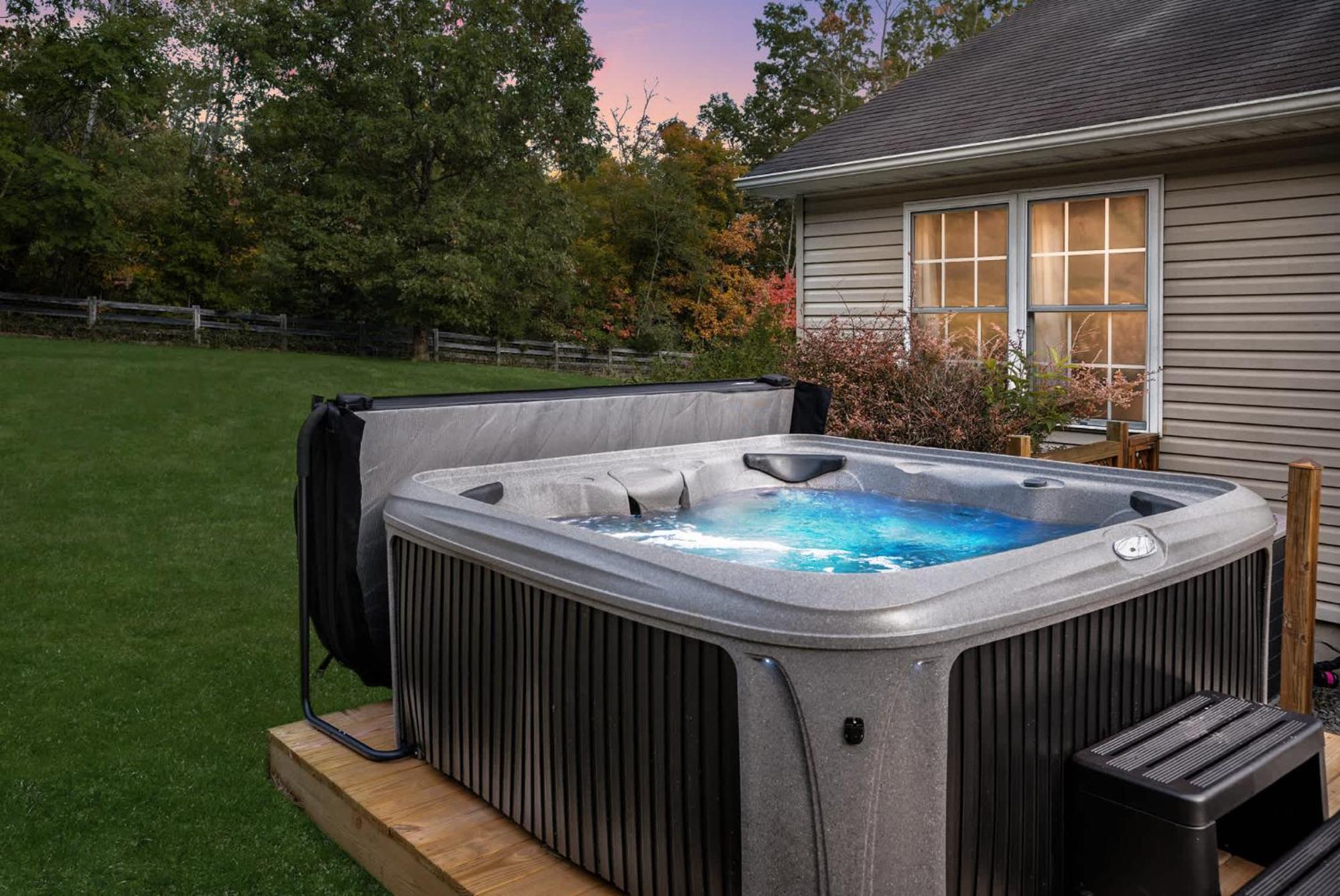 Modern Decor, Hot Tub, Fire Pit & River Access! Лурей Екстериор снимка